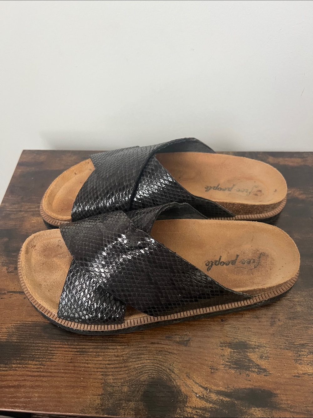 Free People "Sidelines" sandals black embossed leather upper sz 39 (US W 9) ♣️